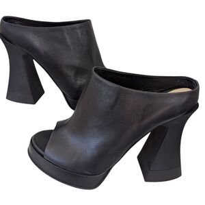 AGL Janis Attillio Giusti Leombruni Black Mules.. size...7